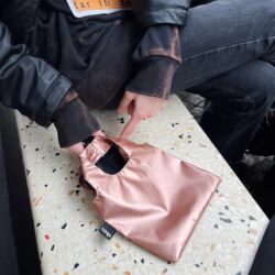 Nákupní taška LOQI METALLIC Rose Gold Mini - Image 2